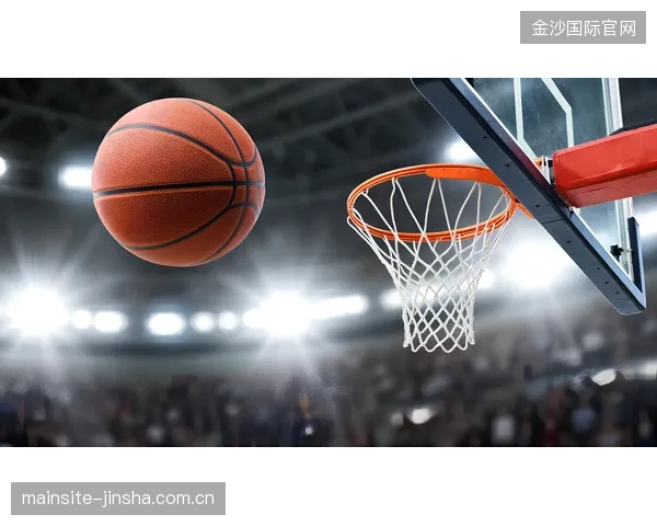 飞跃天际的瞬间：NBA前锋空接暴扣震撼篮筐，历史经典瞬间再现